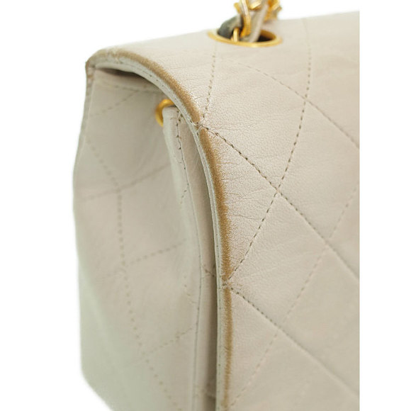 Chanel Matelasse Chain Shoulder Bag White - Picture 7 of 8